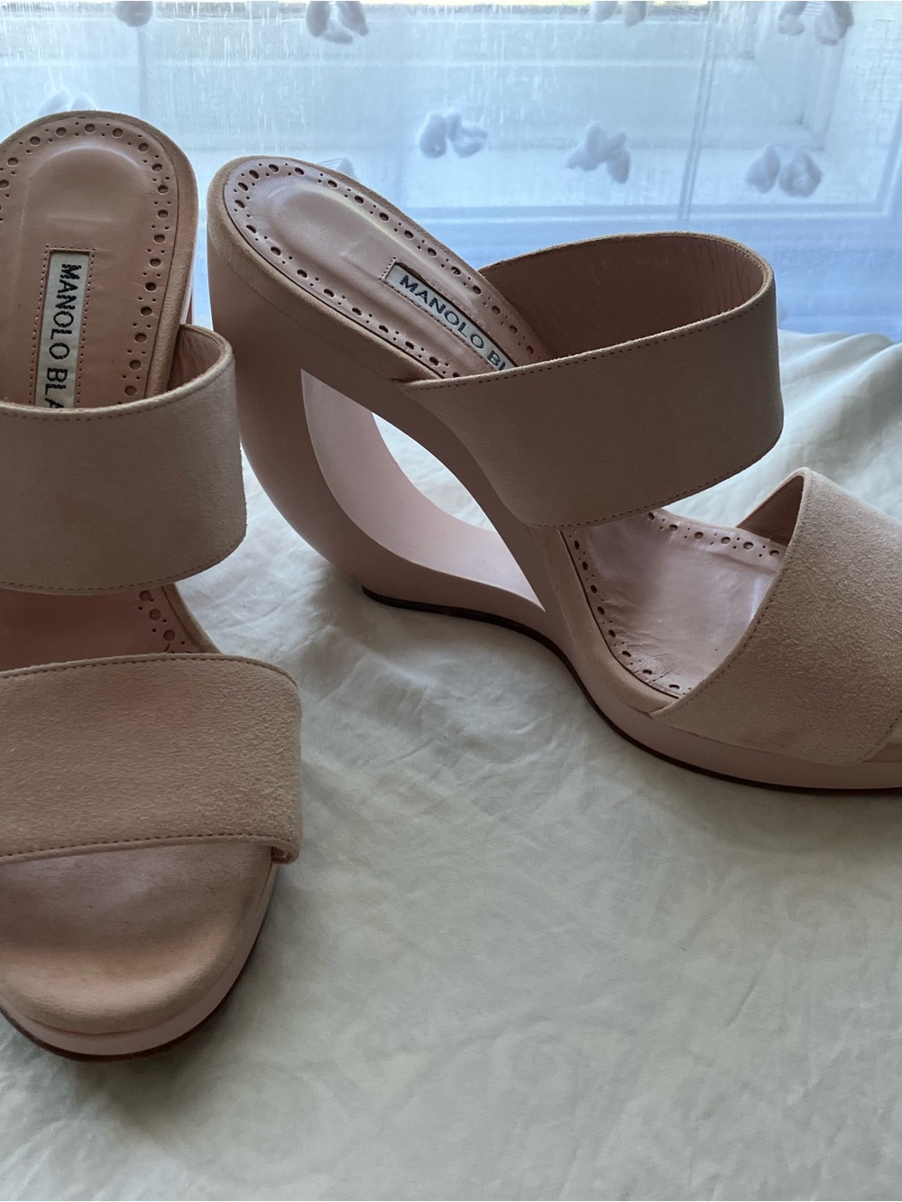 Manolo Blahnik light pink cut out wedges